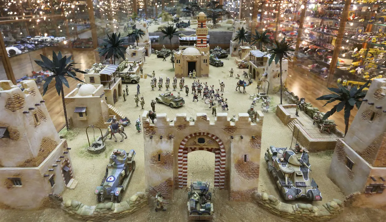 Diorama yang bertemakan sebuah pasukan militer milik Nabil Karam yang dipamerkan di museum Zouk Mosbeh, di utara Beirut, Libanon, (16/11). Pada tahun 2011 ia juga pernah menerima penghargaan Guinness World Record atas koleksinya. (Reuters/Aziz Taher)