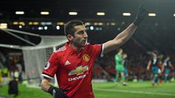 Henrikh Mkhitaryan. Gelandang serang Armenia berusia 33 tahun ini didatangkan Borussia Dortmund dari Shakhtar Donetsk pada awal musim 2013/2014 dengan nilai transfer 27,5 juta euro. Usai 3 musim memperkuat Dortmund dalam 140 laga di semua kompetisi dengan torehan 41 gol dan 49 assist, ia dilepas ke Manchester United pada tengah musim 2016/2017 dengan nilai transfer 42 juta euro. (AFP/Oli Scarff)