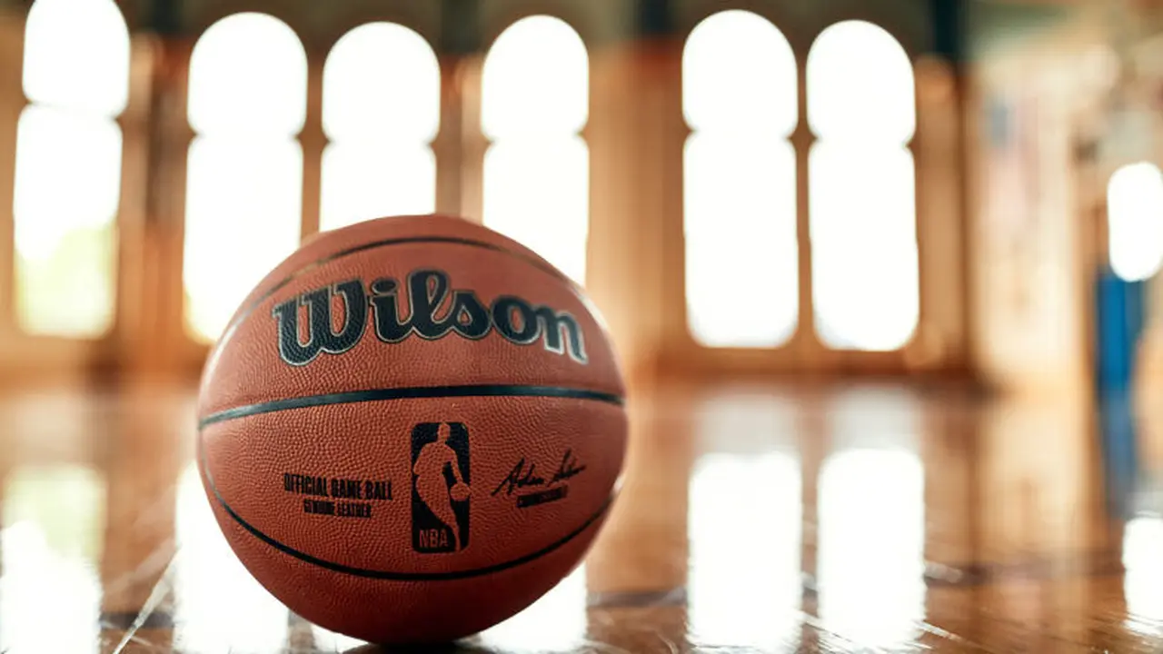 NBA pakai bola baru musim depan