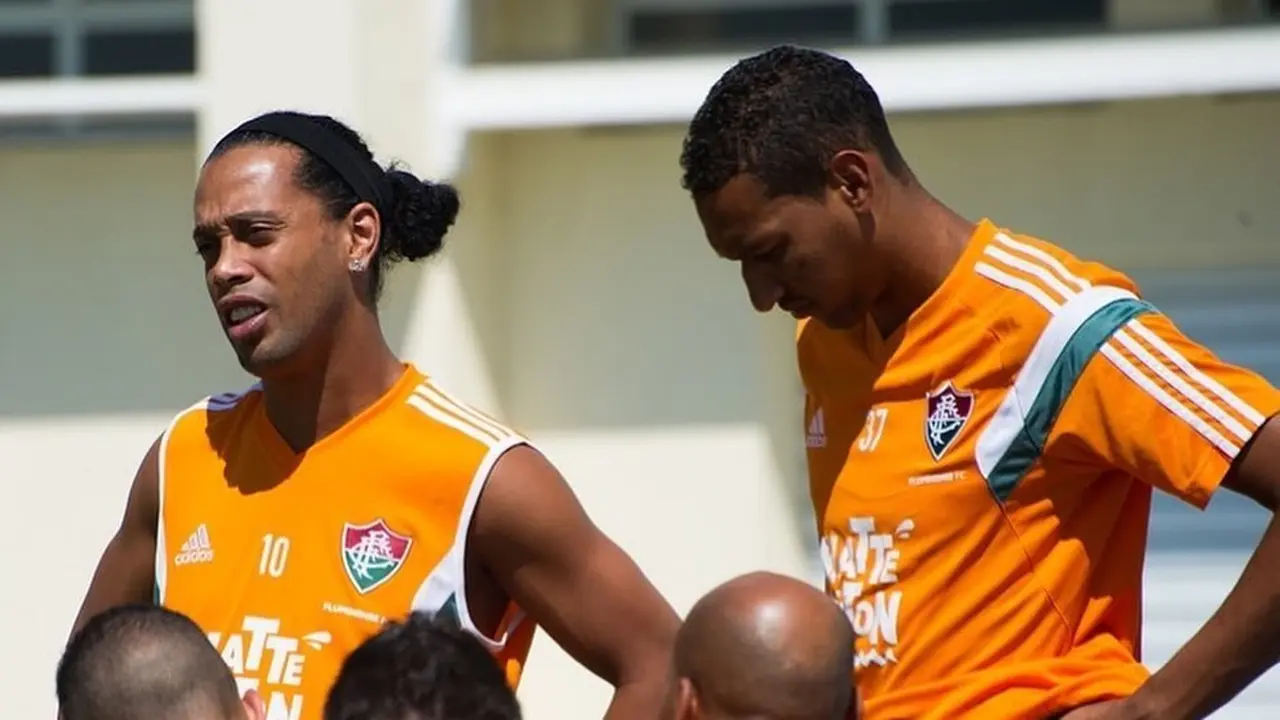Ronaldinho dan Artur Vieira - Fluminense