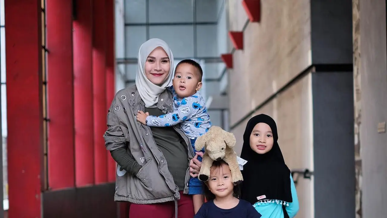 [Bintang] Zaskia Adya Mecca