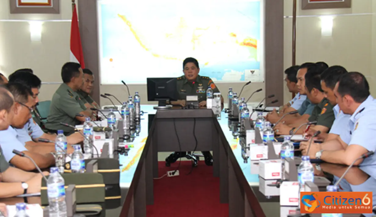 Citizen6, Cilangkap: Asops Panglima TNI Mayor Jenderal TNI Hambali Hanafiah melepas Kontingen Bola Voli TNI ke Teheran Iran, bertempat di Mabes TNI Cilangkap Jakarta, Jumat (31/8). (Pengirim: Badarudin Bakri)
 