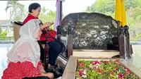 Puan Maharani dan Megawati Soekarnoputri nyekar ke makam Bung Karno. (Foto: Dok. Instagram @puanmaharaniri)
