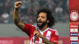 Mantan kapten Real Madrid, Marcelo telah menandatangani kontrak selama satu tahun dengan klub Liga Super Yunani, Olympiacos. Tidak ada klausul pelepasan untuk pemain berposisi sebagai bek kiri ini. Pemain berusia 34 tahun itu didatangkan dengan status bebas transfer. (AFP/Angelos Tzortzinis)