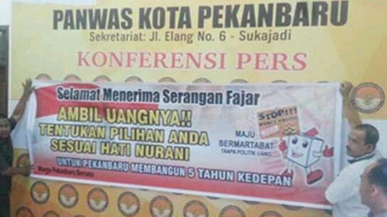 Pria Pekanbaru Ditangkap Usai Pasang Spanduk Ajakan Terima Uang