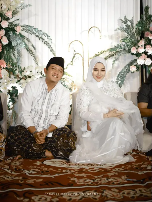 Bagian atas tullenya memiliki detail payet yang semakin mempermanis penampilan Bella Bonita. [Foto: Instagram/bellabonita_r.a]