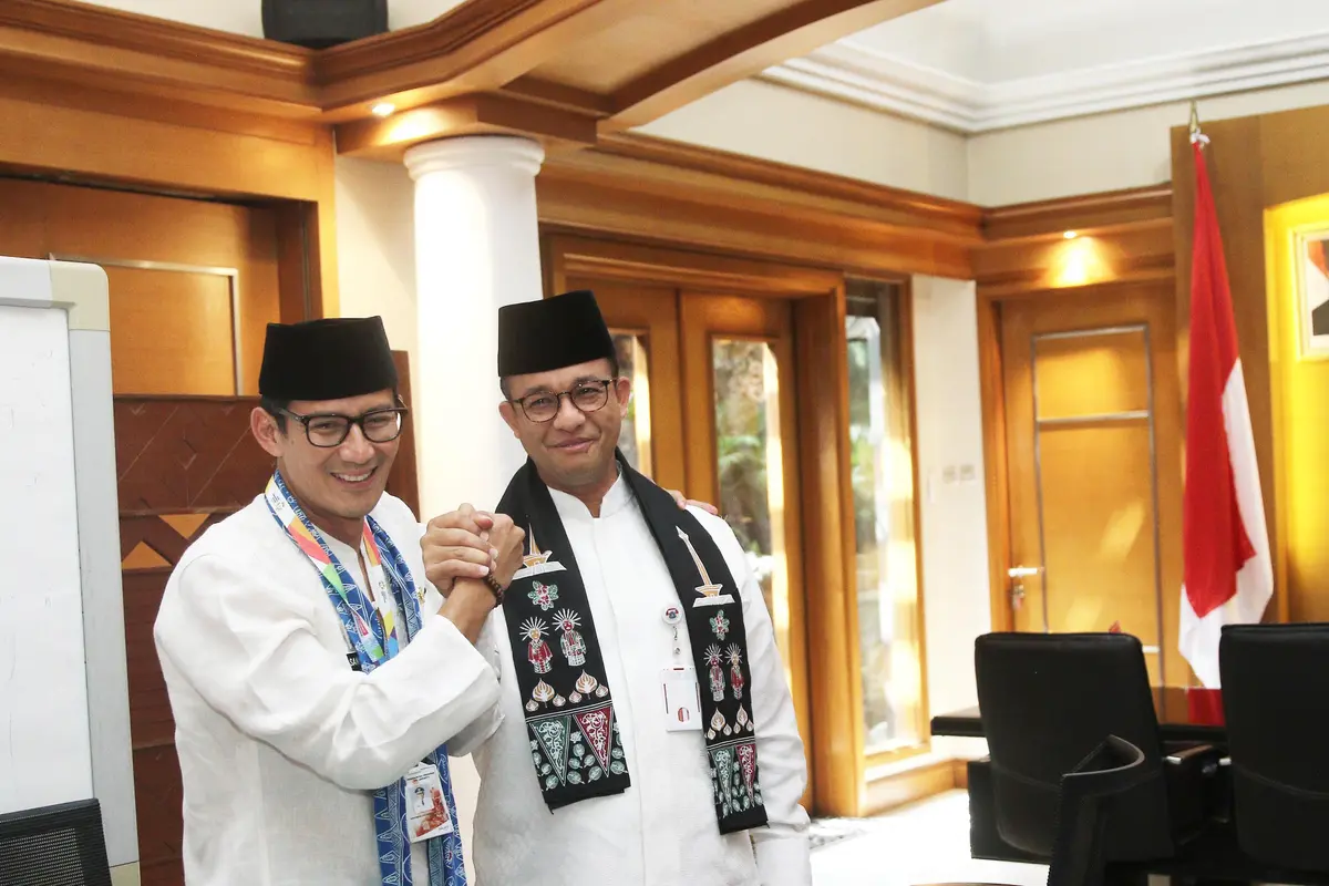 Sandiaga Uno Peluk Erat Anies Baswedan