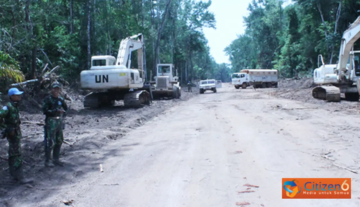 Citizen6, Kongo: Prajurit TNI yang tergabung dalam Satgas Kompi Zeni TNI Konga XX-I/MONUSCO menerapkan " posting system " dalam perbaikan jalan Dungu – Duru hingga Bitima sepanjang 103 Km. (Pengirim: Badarudin Bakri)