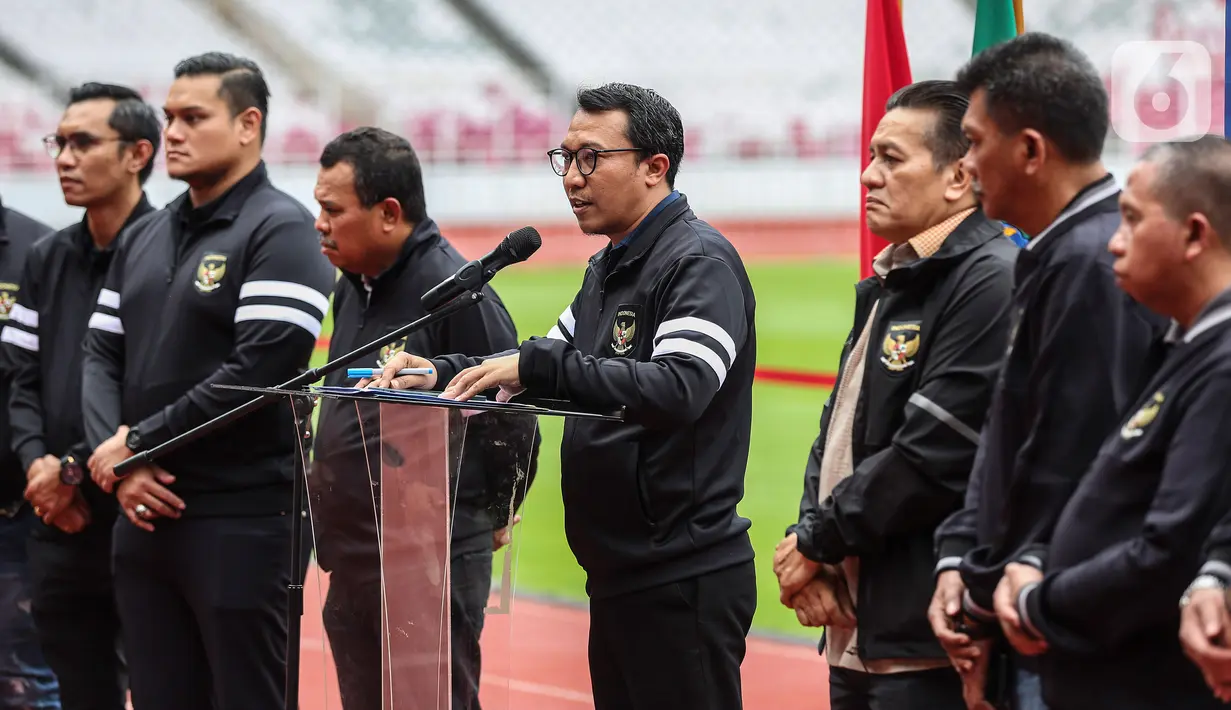 Suasana saat Ketua Komite Pemilihan PSSI mengumumkan sejumlah nama calon ketua dan wakil ketua PSSI di Stadion Gelora Bung Karno (SUGBK), Jakarta, Selasa (31/1/2023). Selanjutnya KP atau Komite Pemilihan akan menunggu banding dari para calon yang dinyatakan tidak lolos dan akan diperiksa lebih lanjut oleh Komite Banding Pemilihan (KBP).  (Liputan6.com/Johan Tallo)
(Liputan6.com/Johan Tallo)