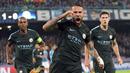 Pemain Manchester City, Nicolas Otamendi menrayakan golnya ke gawang Napoli pada laga Liga Champions grup F di San Paolo stadium, Naples, (1/11/2017). City menang 4-2. (Cesare Abbate/ANSA via AP)
