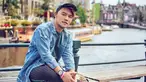 Tak hanya berfungsi sebagai penutup kepala, topi juga menjadi aksesori untuk menunjang penampilan. Menggunakan topi baseball bermotif, penampilan Danang terlihat lebih trendi. (Liputan6.com/IG/@da2_danang)
