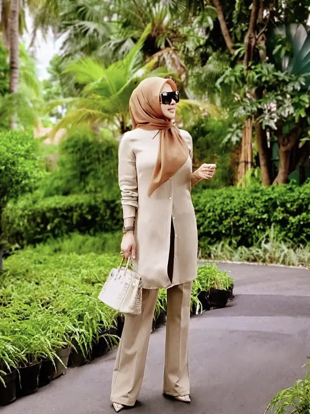 Gaya Syahrini di Singapura, Kenakan Tas Kecil Ke Kedutaan Besar Seharga Rp500 Juta/dok. Instagram (@princessyahrini)