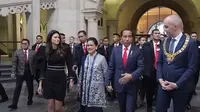 Kunjungan Jokowi ke Hannover, Jerman. Warganet salah fokus dengan gandeng Jokowi dengan Iriana dalam momen pertemuan dengan Wali Kota Hannover. (Foto: Potongan Layar Sekretariat Presiden)