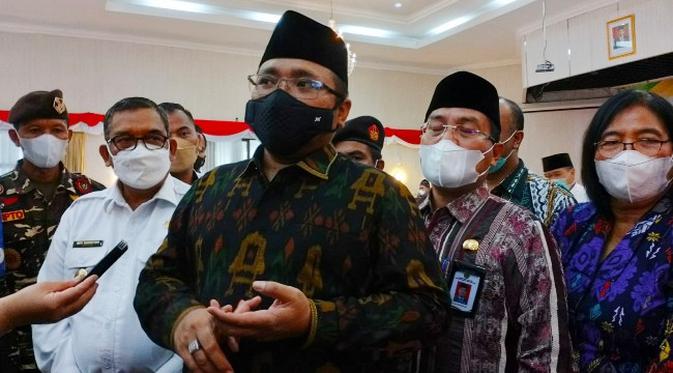 Menteri Agama Yaqut Cholil Qoumas saat diwawancara terkait seurat edaran pengeras suara masjid dan musala. (Liputan6.com/M Syukur)