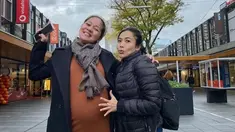 Bahagianya Gracia Indri saat bertemu dengan Feni Rose di Belanda. Kehamilannya sudah membesar. (Foto: Instagram/ graciaz14)