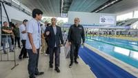 Presiden Federasi Akuatik Internasional atau World Aquatics, Husain Al-Musallam, mengunjungi Indonesia Open Aquatic Championships (IOAC) 2025. (Bola.com/Bagaskara Lazuardi)