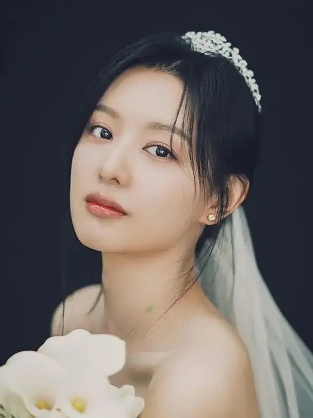 Pesona Kim Ji Won Kenakan Gaun Pengantin Putih. [TvN]