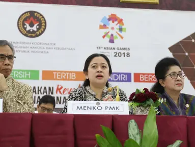 Menko Pembangunan Manusia dan Kebudayaan (PMK) Puan Maharani menggelar jumpa pers di Kemko PMK, Jakarta, Senin (7/5). Pemerintah menegaskan keputusan cuti bersama saat Hari Raya Idul Fitri 2018 akan berlangsung selama 7 hari. (Liputan6.com/Angga Yuniar)