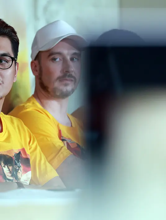 "Pengalaman pertama banyak belajar. Ganti karakter itu susah, beda karakter GGS sama film ini. Apalagi sinetron sama film kan beda. Pas reading belum dapat jahatnya, ternyata bingung nguliknya," tutur Kevin. (Deki Prayoga/Bintang.com)