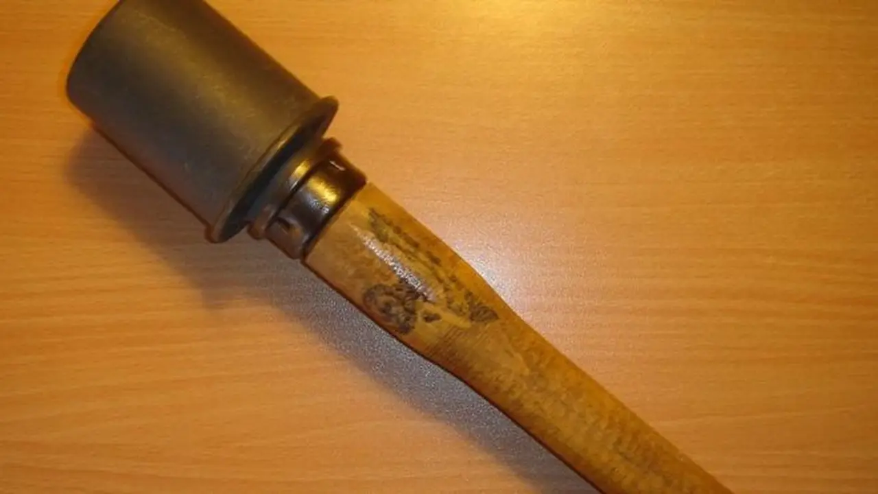 Granat tipe 23 yang biasa digunakan pada zaman Perang Dunia II oleh tentara Jerman (Wikipedia Commons)