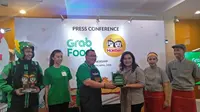 Pemberian merchandise GrabFood kepada Hokben (dok.Liputan6.com/Adinda Kurnia)