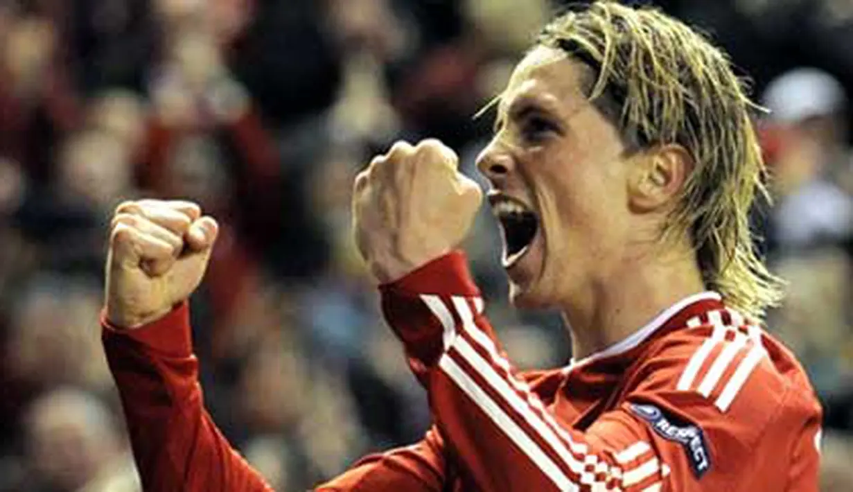 Kegembiraan striker Liverpool, Fernando Torres seusai menjebol gawang Benfica di leg kedua perempat final UEFA Europa League di Anfield Stadium, 8 April 8 2010. Liverpool unggul 4-1. AFP PHOTO / ANDREW YATES 