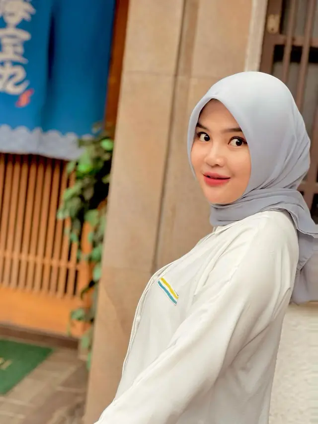 7 Potret Terbaru Rosa Meldianti Keponakan Dewi Perssik, Disebut Pancarkan Aura Positif