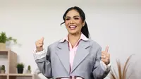 Penyanyi dan Calon Wali Kota Batu 2024-2029, Krisdayanti. (Liputan6.com/Angga Yuniar)