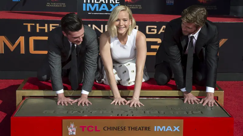 20151101-Pemain Hunger Games Tinggalkan Jejak di TCL Chinese theatre