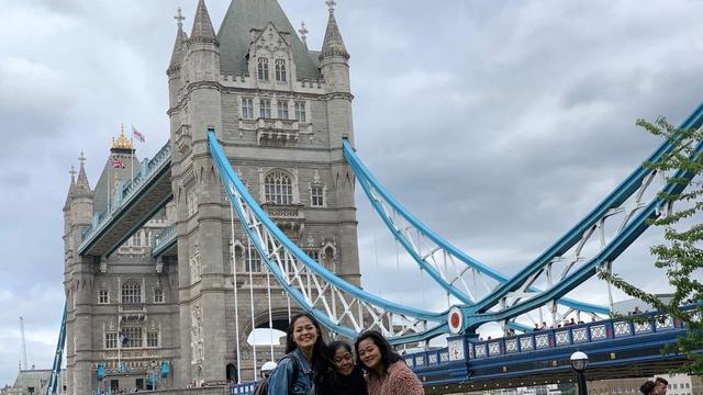 6 Potret Kebersamaan Gracia Indri dan Gisela Cindy Bareng Ibunda, Selalu Kompak