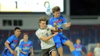 Penyerang Timnas Indonesia U-22, Mauro Nils Zijlstra (kiri depan) berebut bola atas dengan pemain Filipina, Noah River Leddel, pada laga perdana Grup C SEA Games 2025 di Stadion 700th Anniversary, Chiang Mai, Thailand, Senin (8/12/2025). Timnas Indonesia U-22 menutup laga perdana C SEA Games 2025 dengan kekalahan. (Bola.com/Bagaskara Lazuardi)