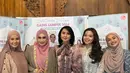 Paduan outfit monokrom tidak terlihat membosankan dengan padu padan yang tepat. Seperti Meisya Siregar yang padukan hijab segi empat cokelat dengan dress longgar [@meisya_siregar]