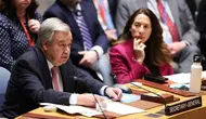 Sekretaris Jenderal PBB Antonio Guterres (kiri) menyampaikan pidato pembukaan pada pertemuan darurat DK PBB mengenai situasi di Timur Tengah di markas besar PBB di New York City, AS [Charly Triballeau/AFP]