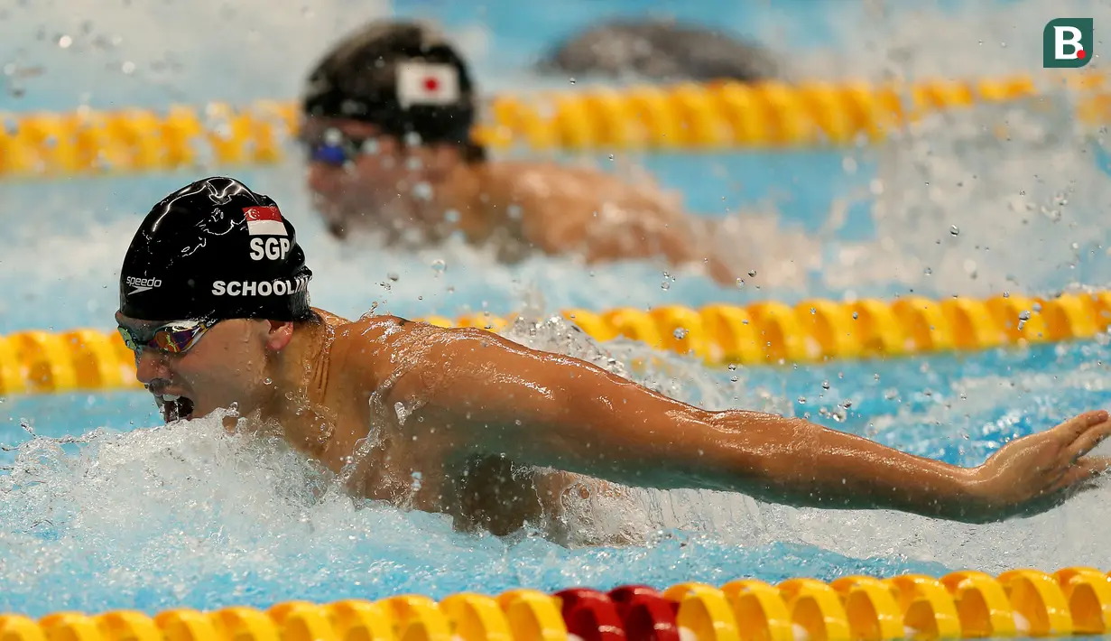 Perenang Singapura, Joseph Schooling, saat beraksi di nomor 100 meter gaya kupu-kupu putra pada Asian Games di Akuatik, GBK, Jakarta, Rabu (22/8/2018). Joseph Schooling sukses persembahkan medali emas pertama untuk Singapura. (Bola.com/Peksi Cahyo)