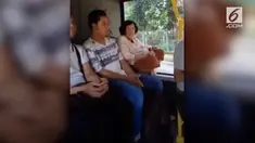 Seorang nenek ramai diperbincangkan di sosial media lantaran mengomeli Petugas Transjakarta.