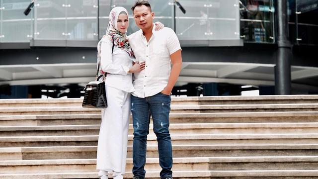 [Bintang] Vicky Prasetyo dan Angel Lelga