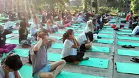 Peserta antusias ikuti yoga bersama. (Foto: Liputan6.com/Fitri Haryanti Harsono)