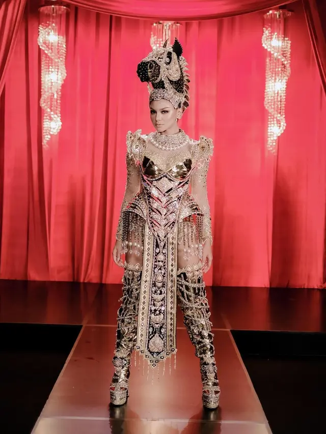 7 Potret Jihane Almira Pakai Kostum Bertema Kuda NTT untuk Miss Supranational 2021