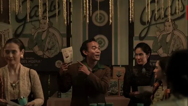 Bagikan Still Cuts Serial Gadis Kretek, Penampilan Dian Sastro Jadi Sorotan