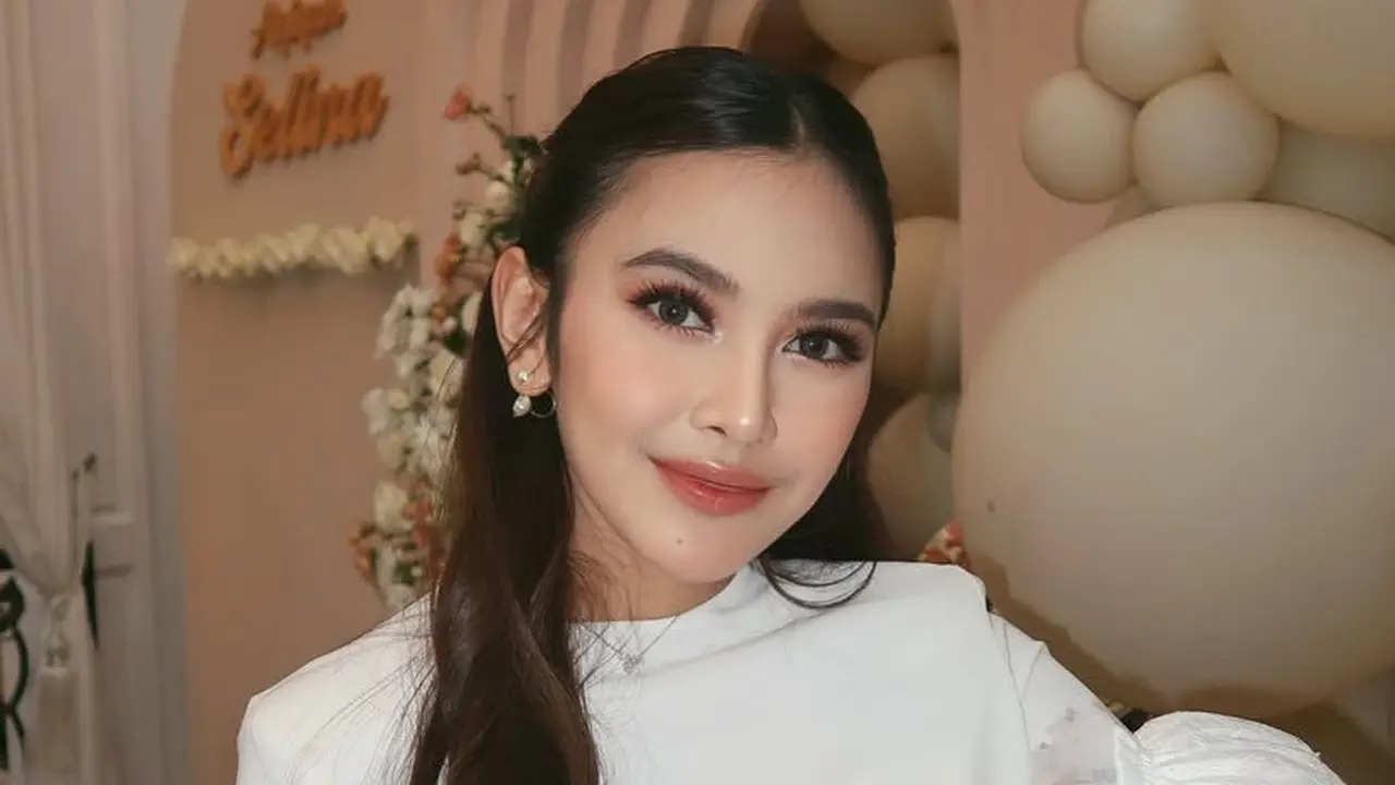 Tampilan Mahalini saat aqiqah putrinya