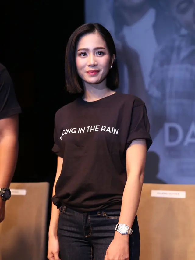 [Fimela] Bunga Zainal