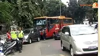 Kecelakaan Truk Vs Transjakarta Warnai Lalu Lintas Kamis Pagi
