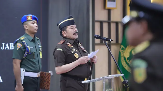 Jaksa Agung Republik Indonesia Sanitiar Burhanuddin melantik 15 Kepala Kejaksaan Tinggi (Kajati). (Liputan6.com/Rifqy)