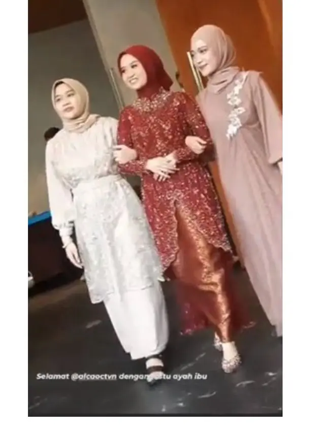 8 Momen Lamaran Bintang Emon dan Alca Octaviani, Penuh Haru Bahagia