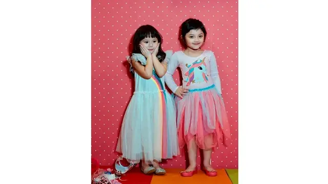 Gempita dan Arsy Pose Bareng Layaknya Model, 5 Hasilnya Bikin Gemas