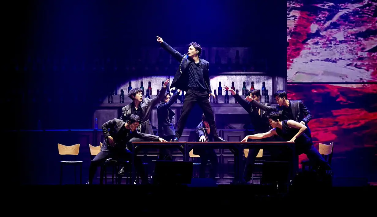 Tentu saja banyak momen konser ini yang tidak bisa dilupakan oleh para personel dan penggemar EXO. Ada juga duet Chanyeol dan Sehun yang membawakan lagu We Young. (Foto: twitter.com/weareoneEXO)