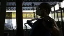 Pengunjung berolahraga di tempat pusat kebugaran Mark Gym di kawasan Tebet, Jakarta, Selasa (5/10/2021). Pemerintah akhirnya membolehkanfitness center kembali beroperasi selama perpanjangan PPKM hingga 18Oktober 2021.  (Liputan6.com/Faizal Fanani)