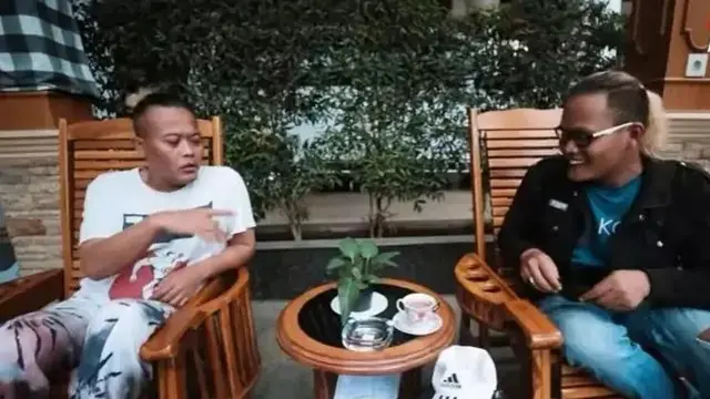 Potret 8 Artis saat Bertemu dengan 'Kembarannya', Curi Perhatian