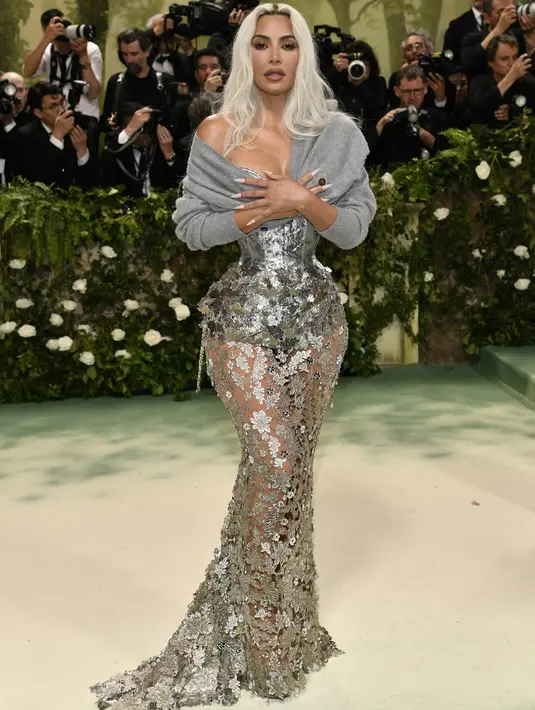 Kim Kardashian kembali menarik perhatian pada gelaran Met Gala 2024. (Photo by Evan Agostini/Invision/AP)