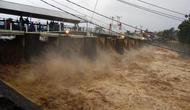 Bendung Katulampa siaga I, warga bantaran sungai diharap waspada. (Liputan6.com/Achmad Sudarno)
